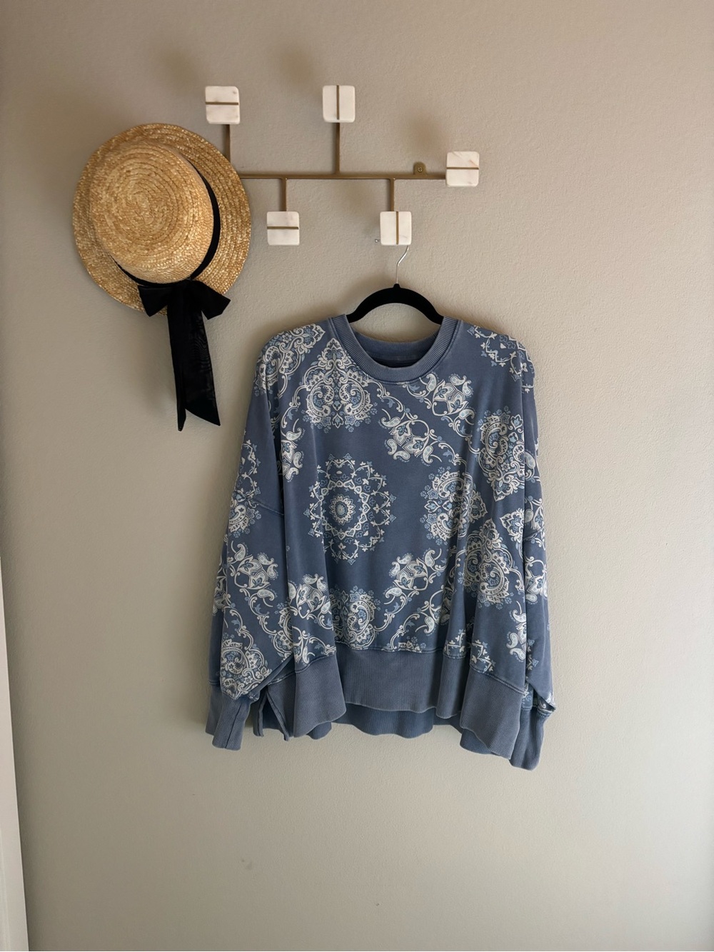 American Eagle Printed Crewneck Sweatshirt Large